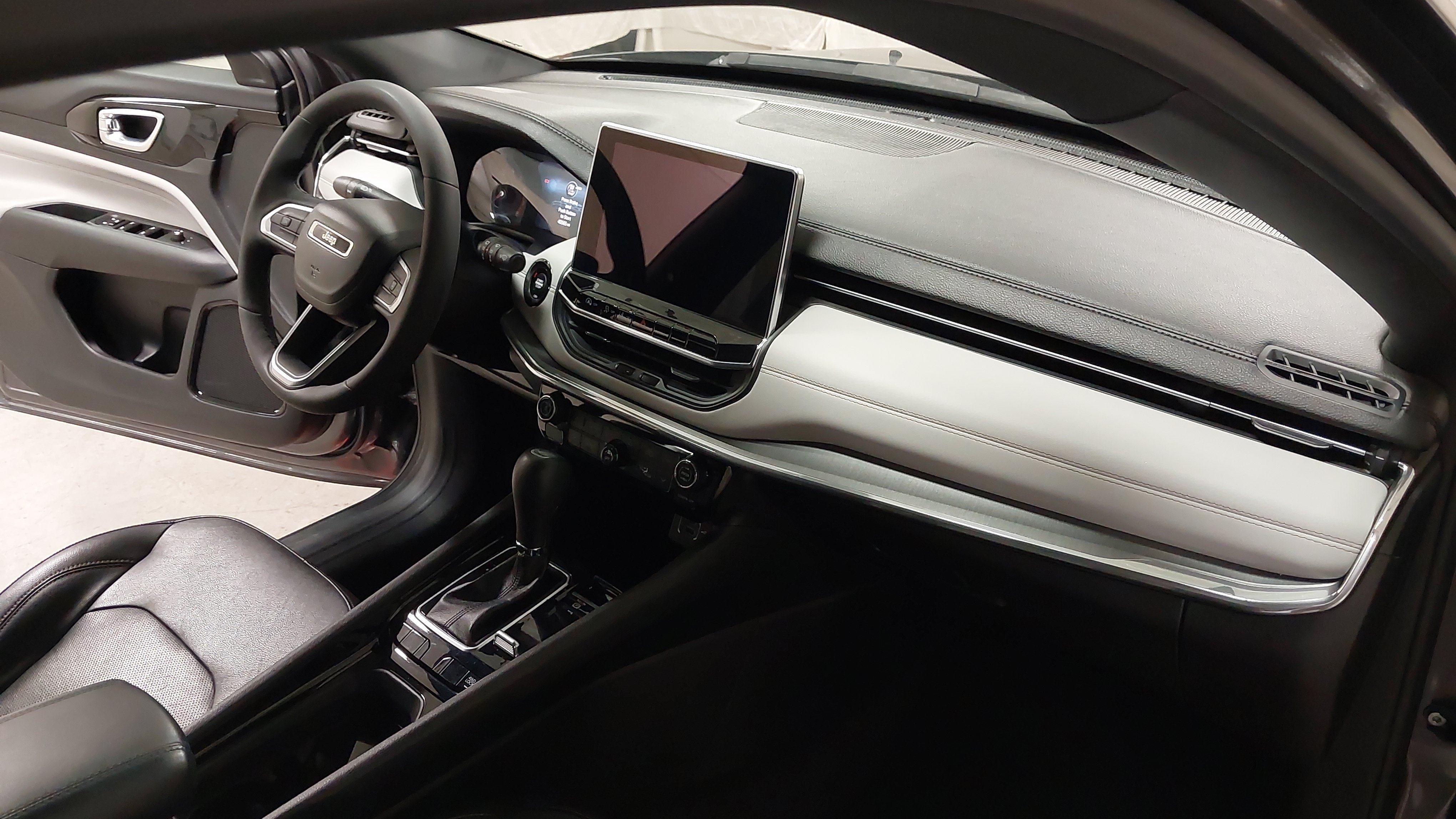 Used 2023 Jeep Compass Limited AWD/4WD image 29
