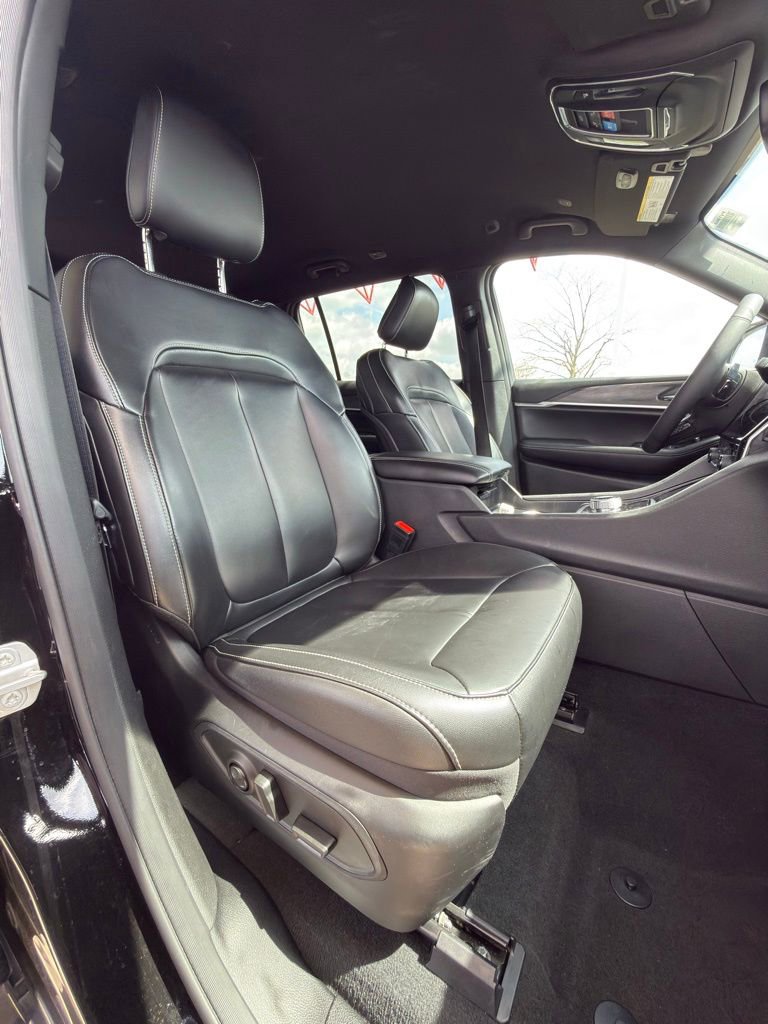Certified 2024 Jeep Grand Cherokee L Limited AWD/4WD image 39