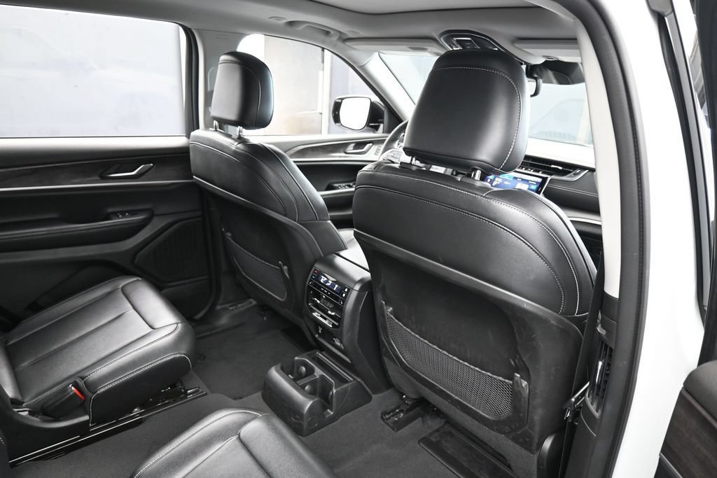Used 2023 Jeep Grand Cherokee L Limited AWD/4WD image 47