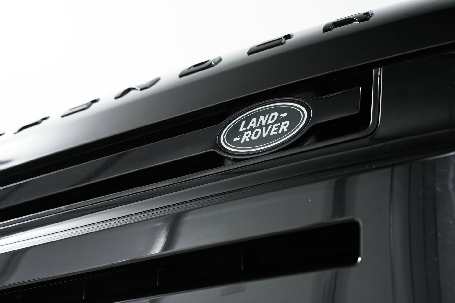 Used 2025 Land Rover Defender 110 S image 48