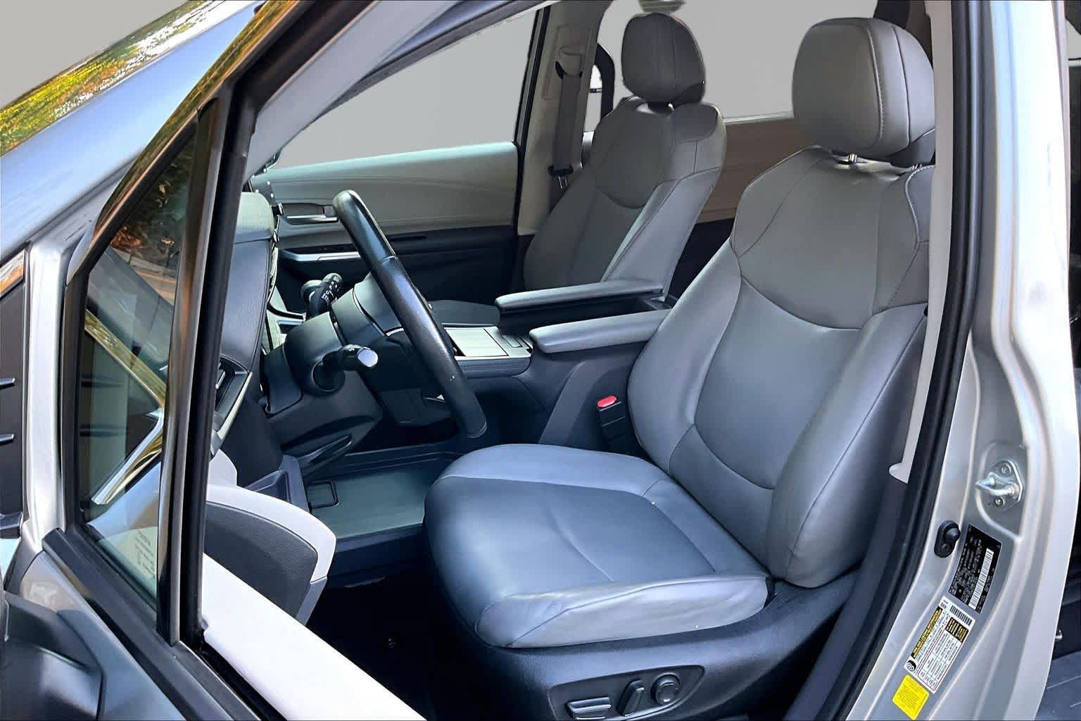 Certified 2023 Toyota Sienna XLE FWD image 8