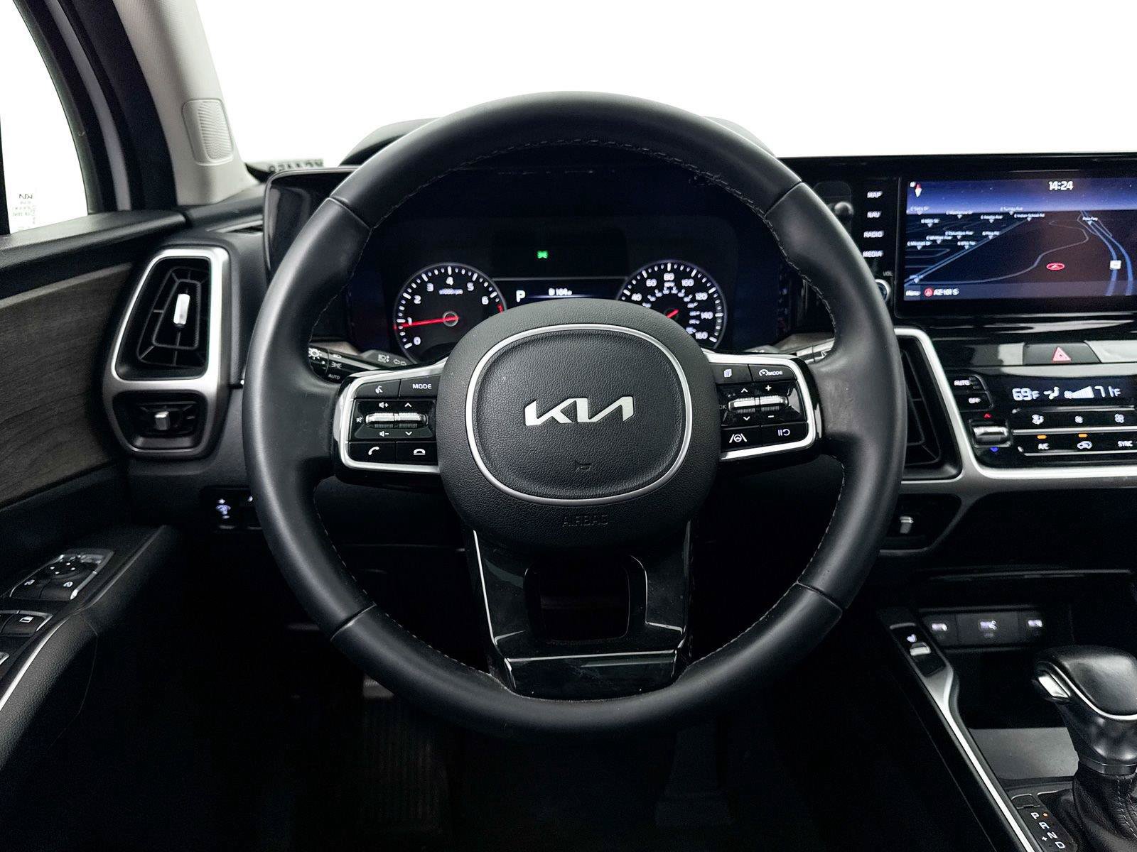 Certified 2022 Kia Sorento S w/ Panoramic Sunroof Package AWD/4WD image 4