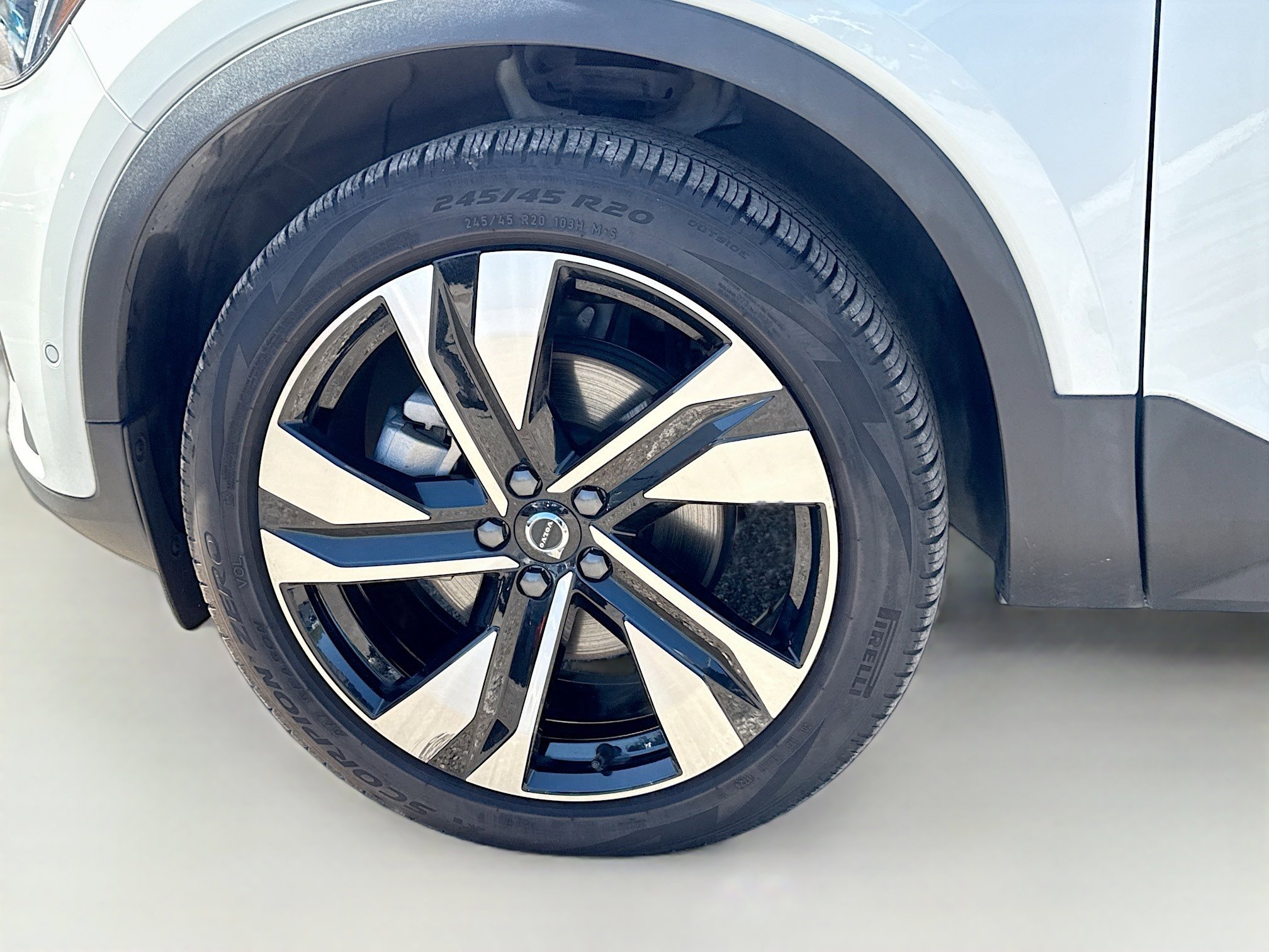 Used 2025 Volvo XC40 B5 Ultra image 42