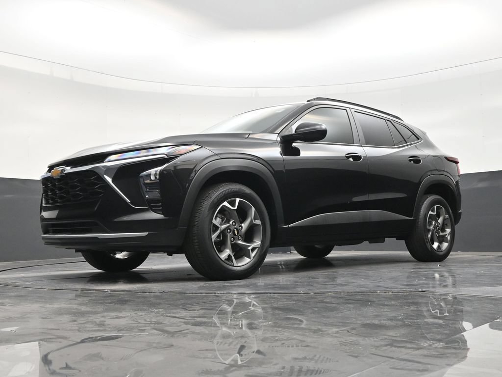Used 2025 Chevrolet Trax LT w/ Driver Confidence Package FWD image 20