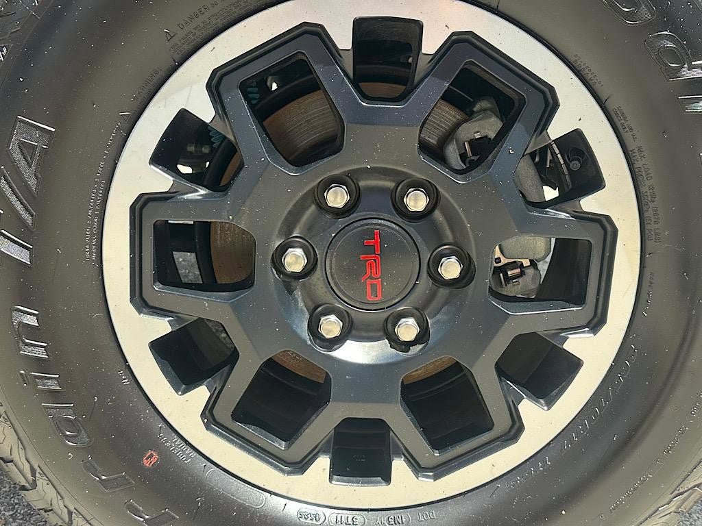 Certified 2025 Toyota Tacoma TRD Off-Road AWD/4WD image 33