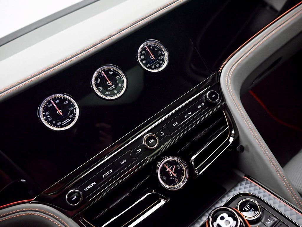 Used 2025 Bentley Flying Spur Plug-In Hybrid AWD/4WD image 29