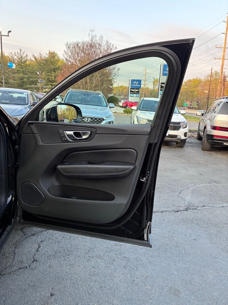 Used 2019 Volvo XC60 T6 Momentum w/ Premium Package image 49