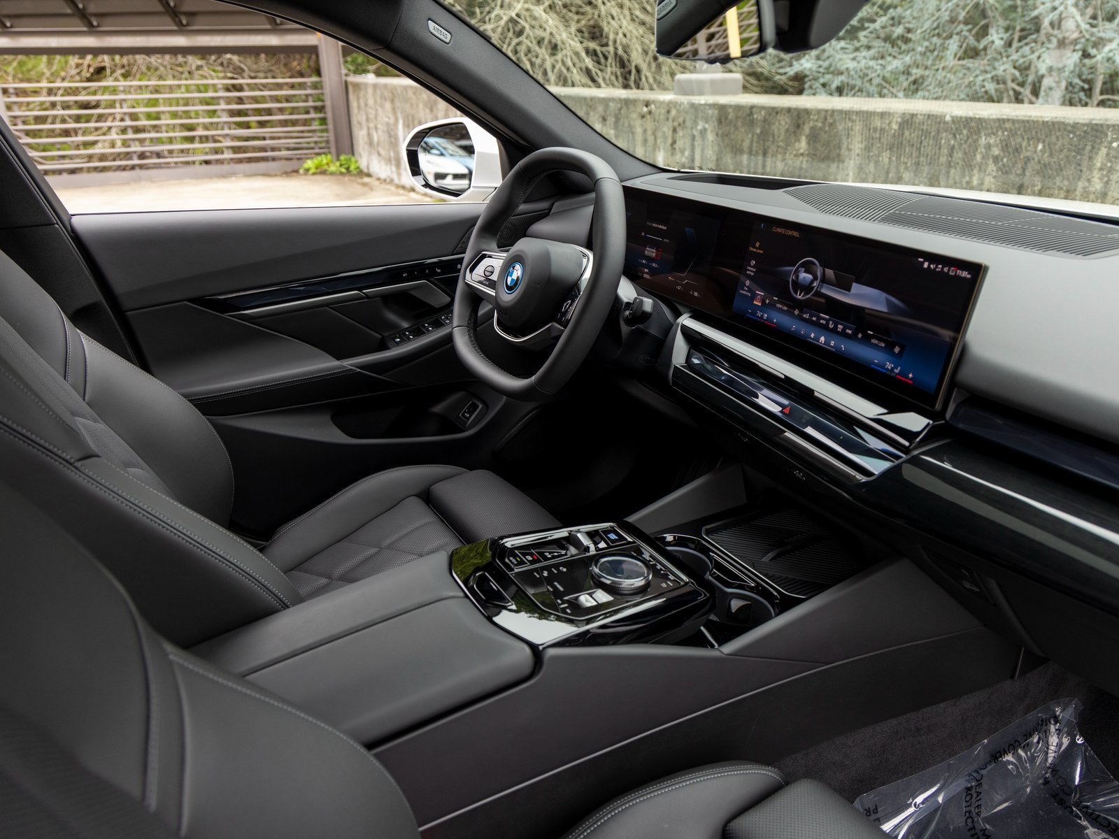 Used 2025 BMW i5 xDrive40 w/ Premium Package image 52