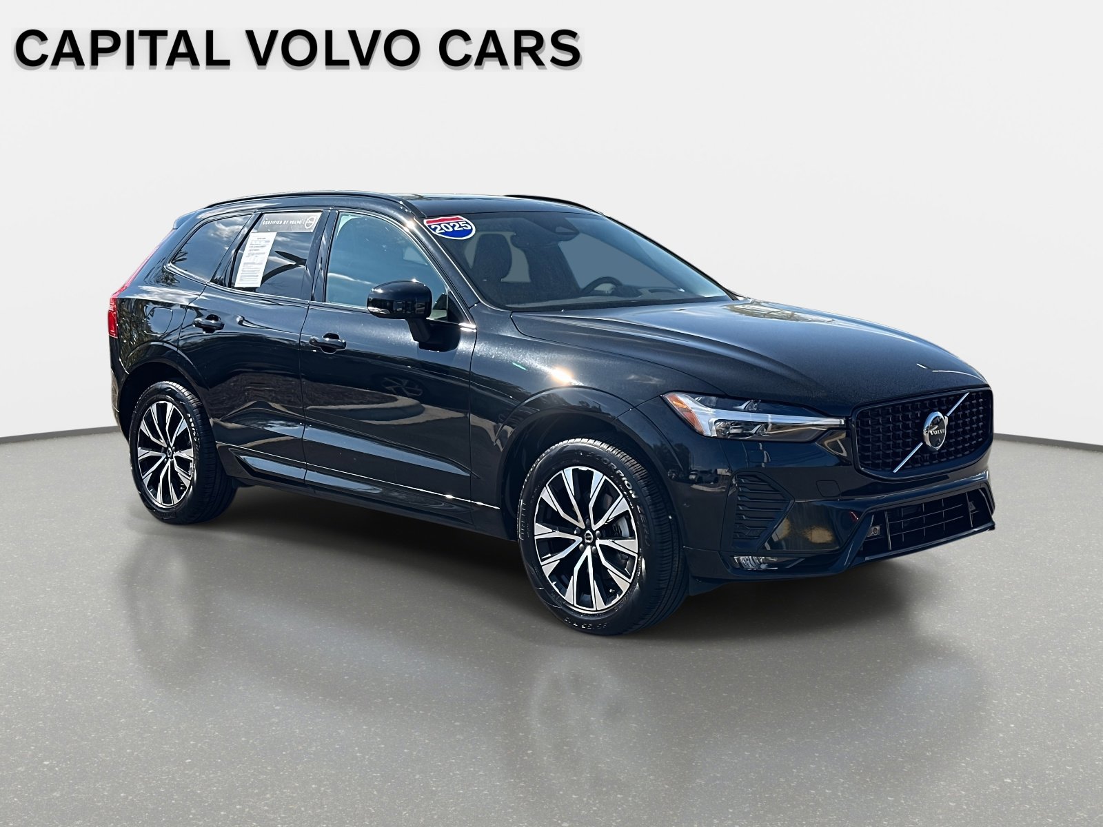 Certified 2025 Volvo XC60 B5 Plus image 3
