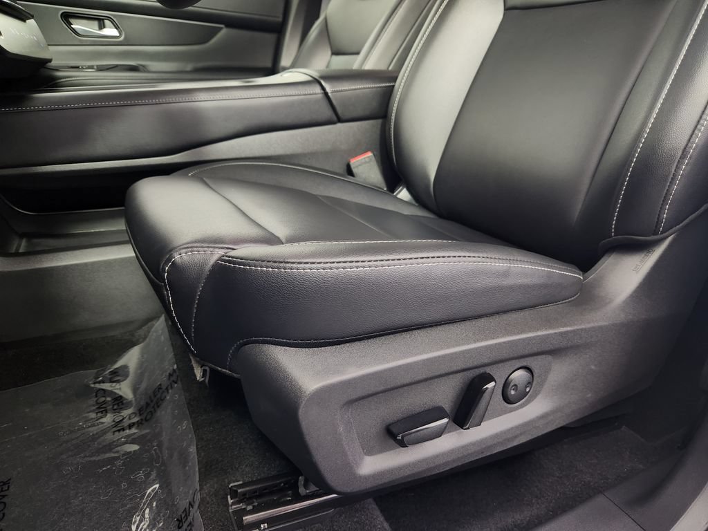 Certified 2025 Nissan Murano SV AWD/4WD image 13