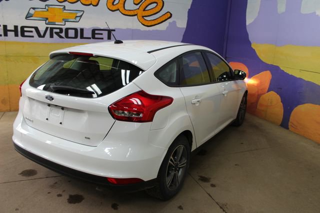 Used 2017 Ford Focus SE w/ SE Winter Package FWD image 8