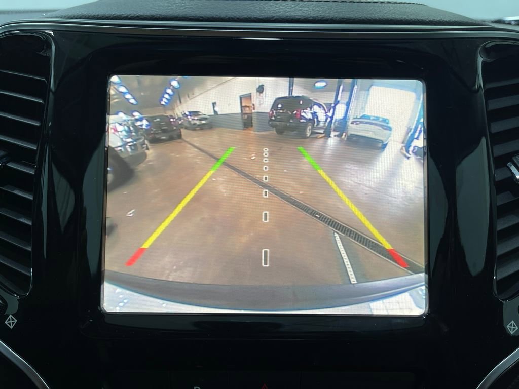 Used 2019 Jeep Cherokee Limited image 10