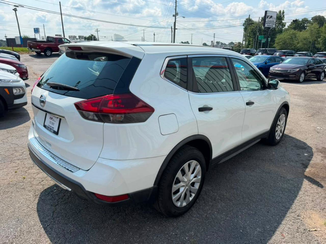 Used 2018 Nissan Rogue S FWD image 5