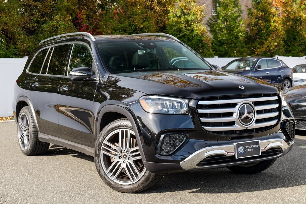 Used 2025 Mercedes-Benz GLS 450 4MATIC image 1