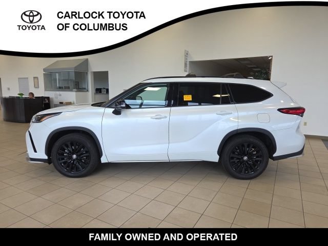 Used 2023 Toyota Highlander XSE AWD/4WD image 2
