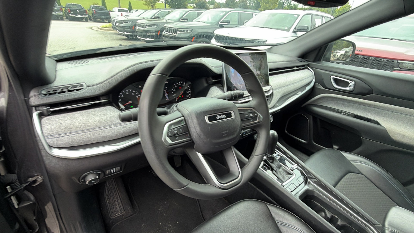 Used 2024 Jeep Compass Latitude AWD/4WD image 23