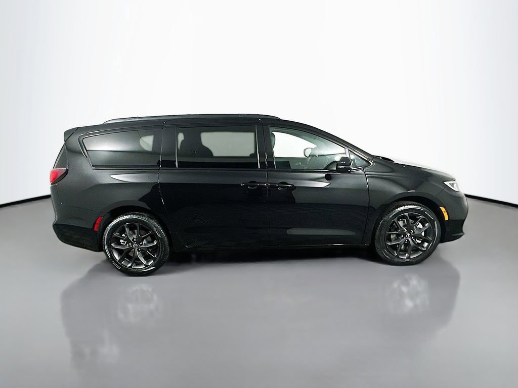 New 2026 Chrysler Pacifica Select image 8