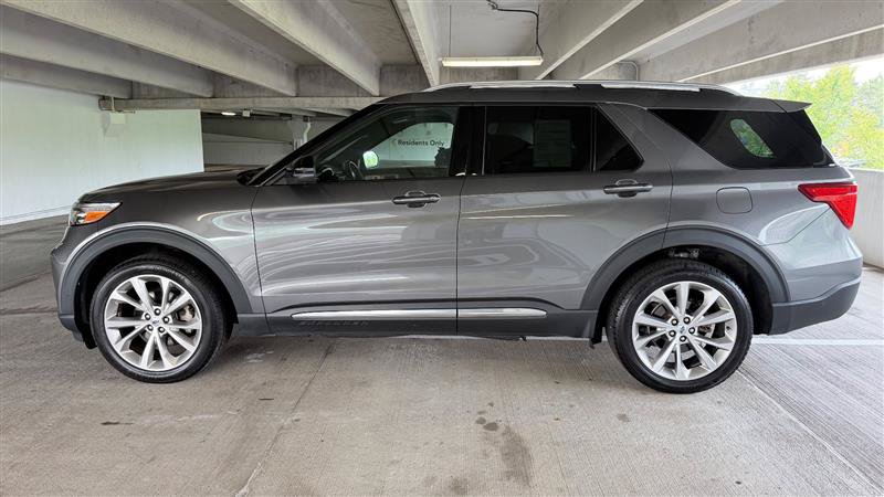 Used 2021 Ford Explorer Platinum w/ Equipment Group 601A AWD/4WD image 2