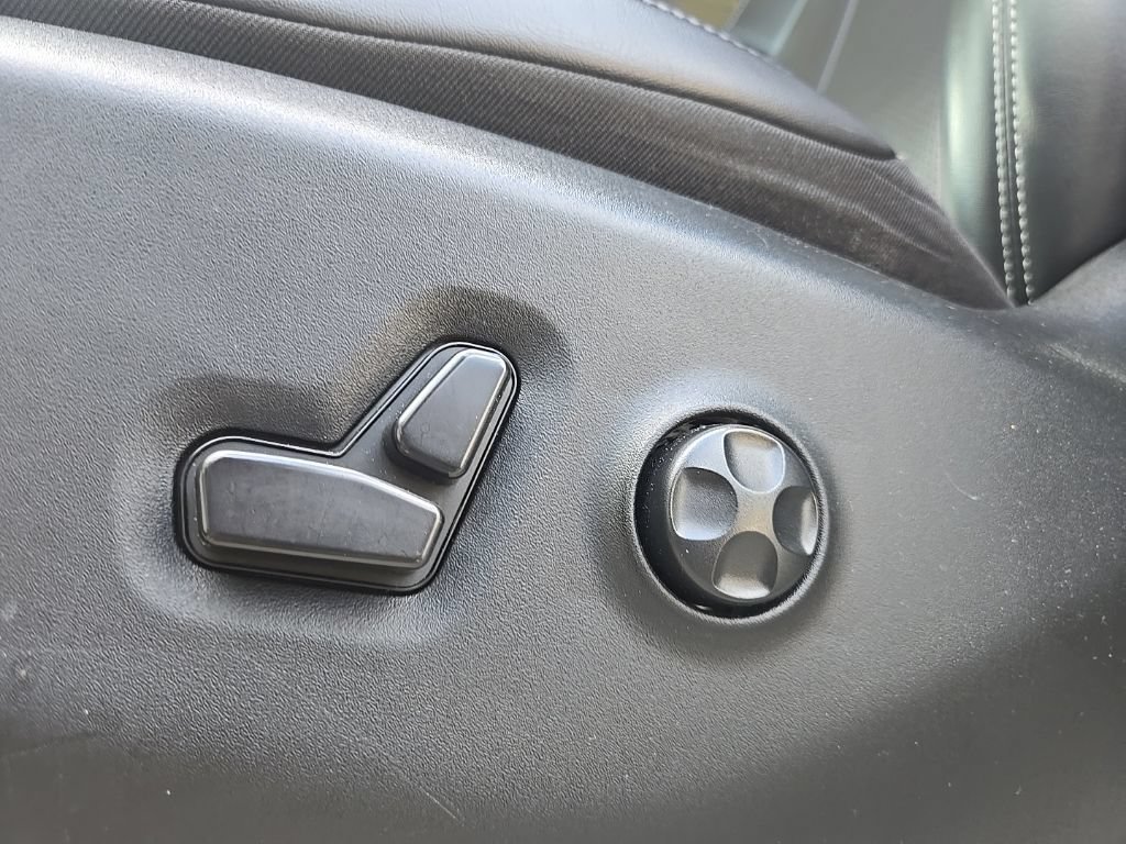 Used 2023 Chrysler Pacifica Touring-L FWD image 29