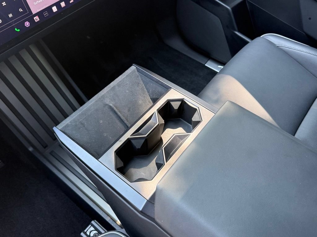 Used 2024 Tesla Cybertruck AWD Crew Cab image 26