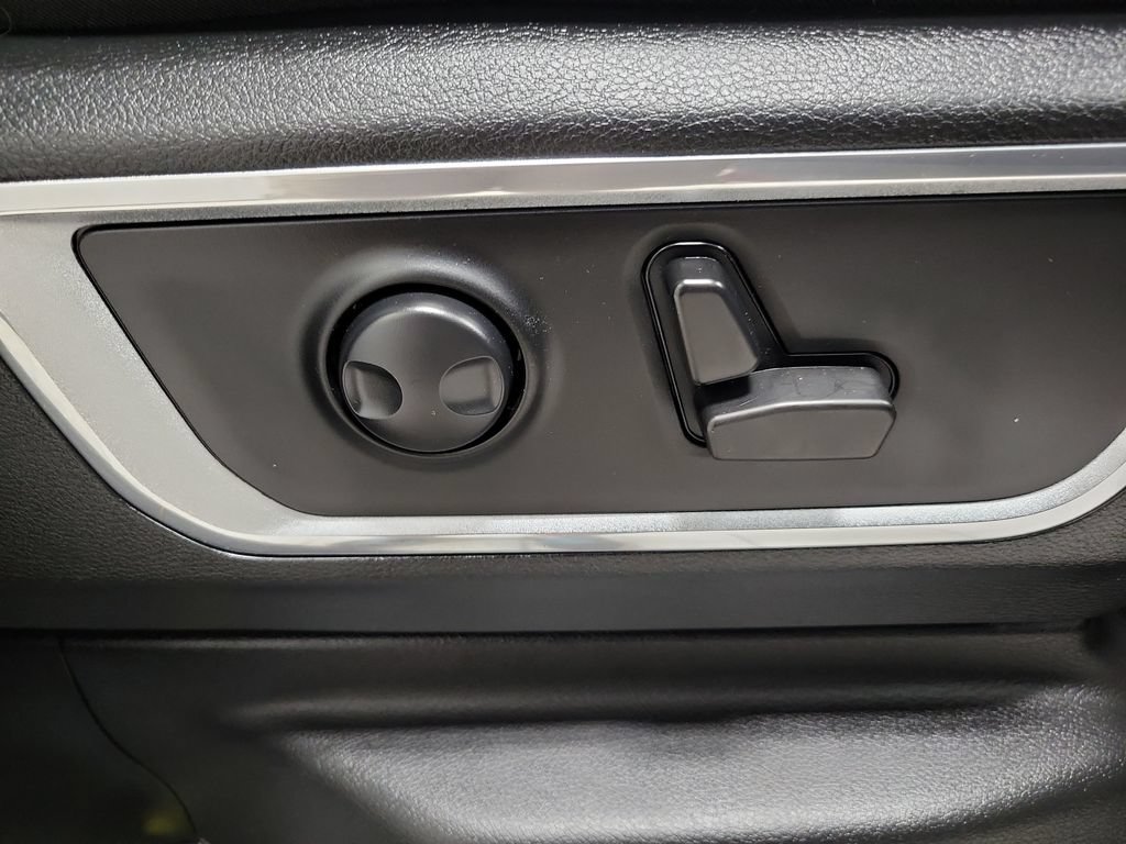 Used 2023 RAM 1500 Laramie AWD/4WD image 23