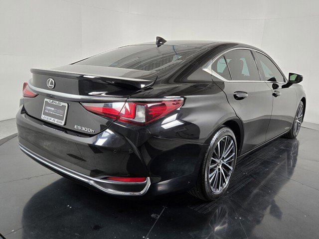 Certified 2023 Lexus ES 300h w/ Premium Package image 6