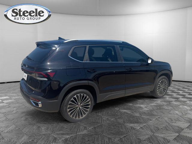 New 2026 Volkswagen Taos SE FWD image 5