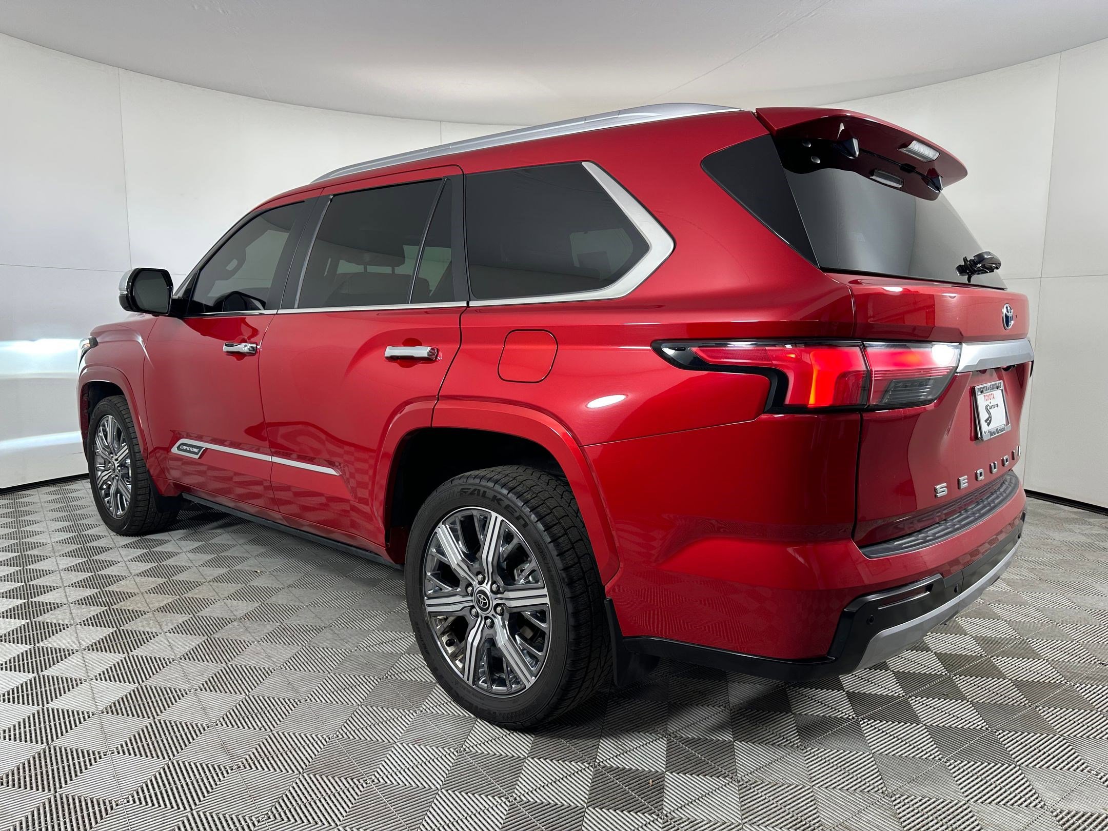 Used 2024 Toyota Sequoia Capstone image 3