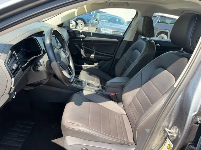 Used 2024 Volkswagen Jetta SE FWD image 12