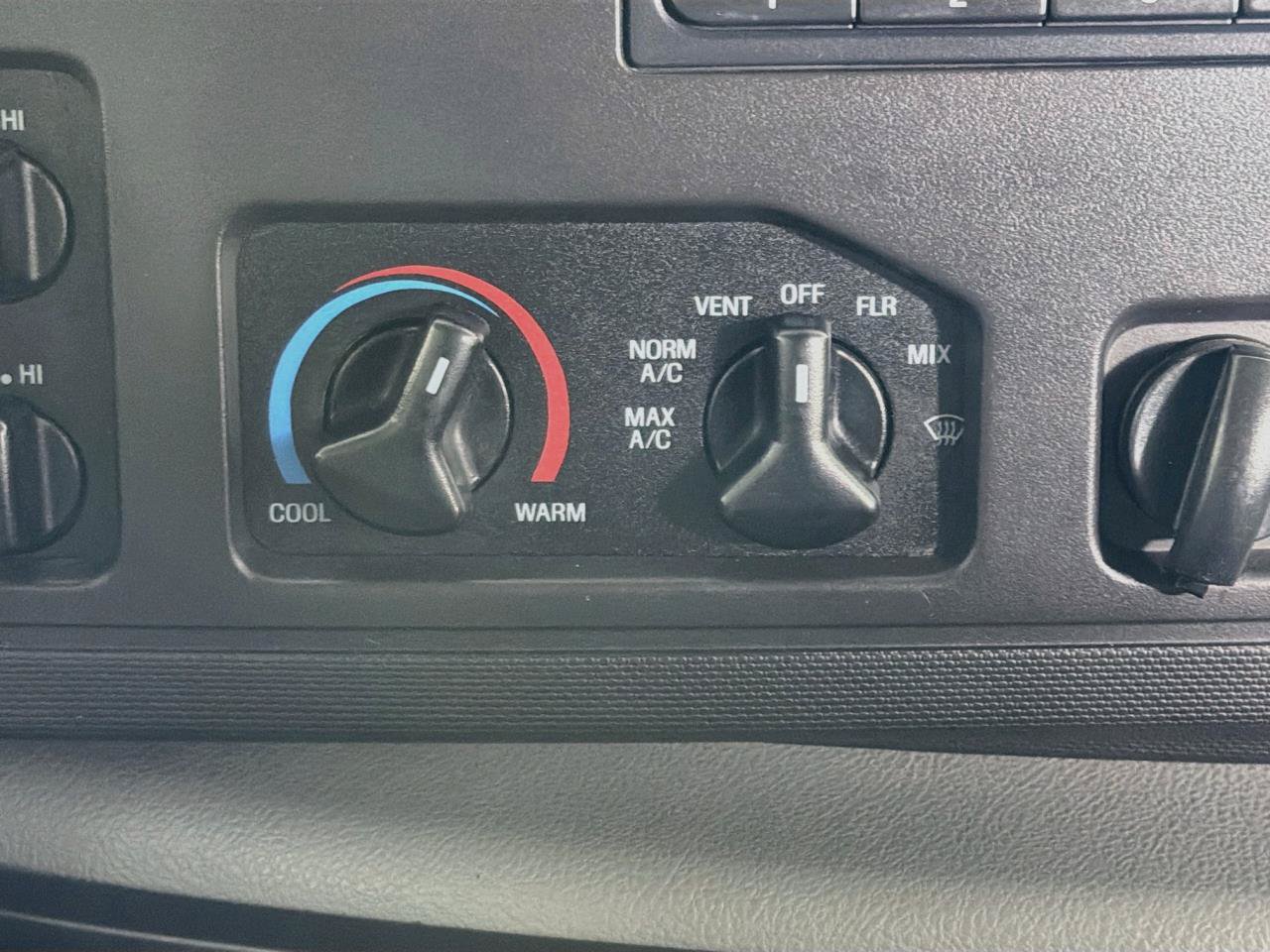 Used 2014 Ford E-350 and Econoline 350 XLT RWD image 16