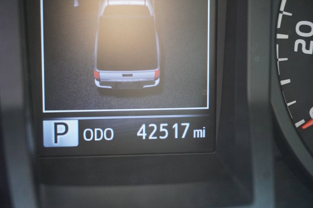 Used 2020 Toyota Tacoma SR w/ SR Convenience Package RWD image 3