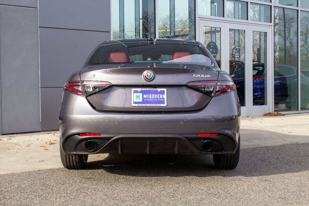 New 2025 Alfa Romeo Giulia AWD image 9