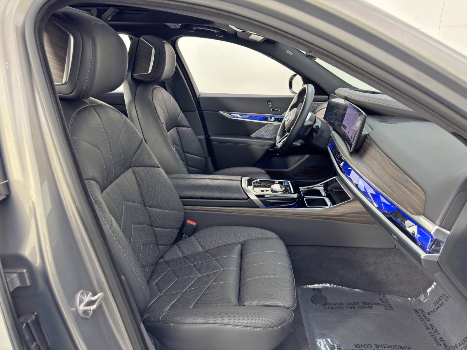 Used 2023 BMW i7 xDrive60 image 16