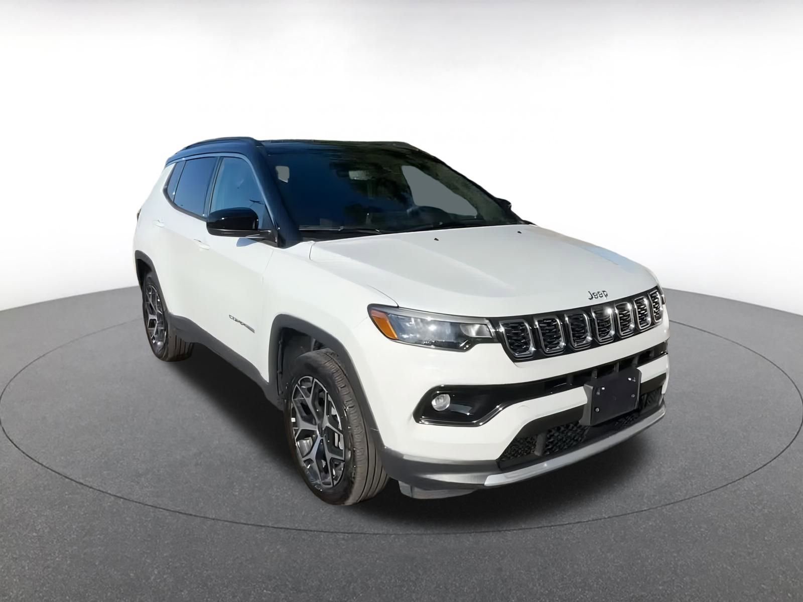 Used 2025 Jeep Compass Limited image 3