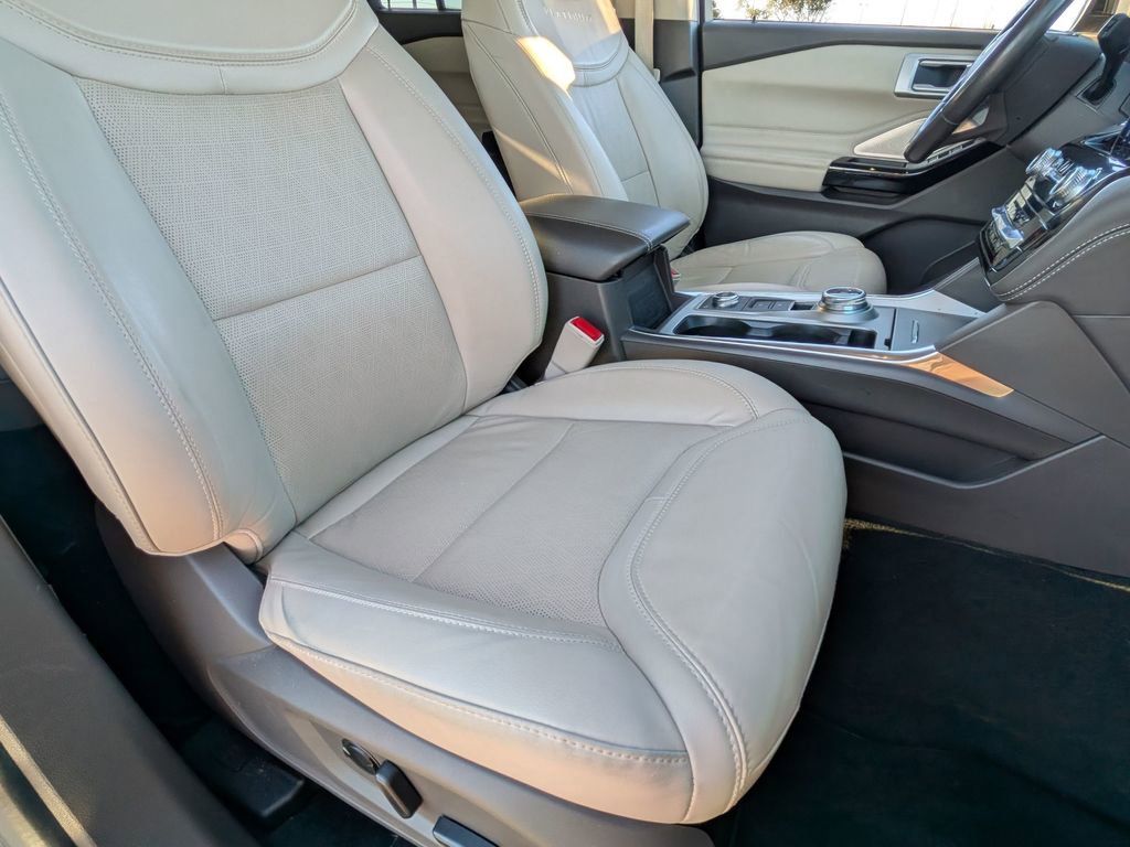 Used 2023 Ford Explorer Platinum w/ Technology Package image 32