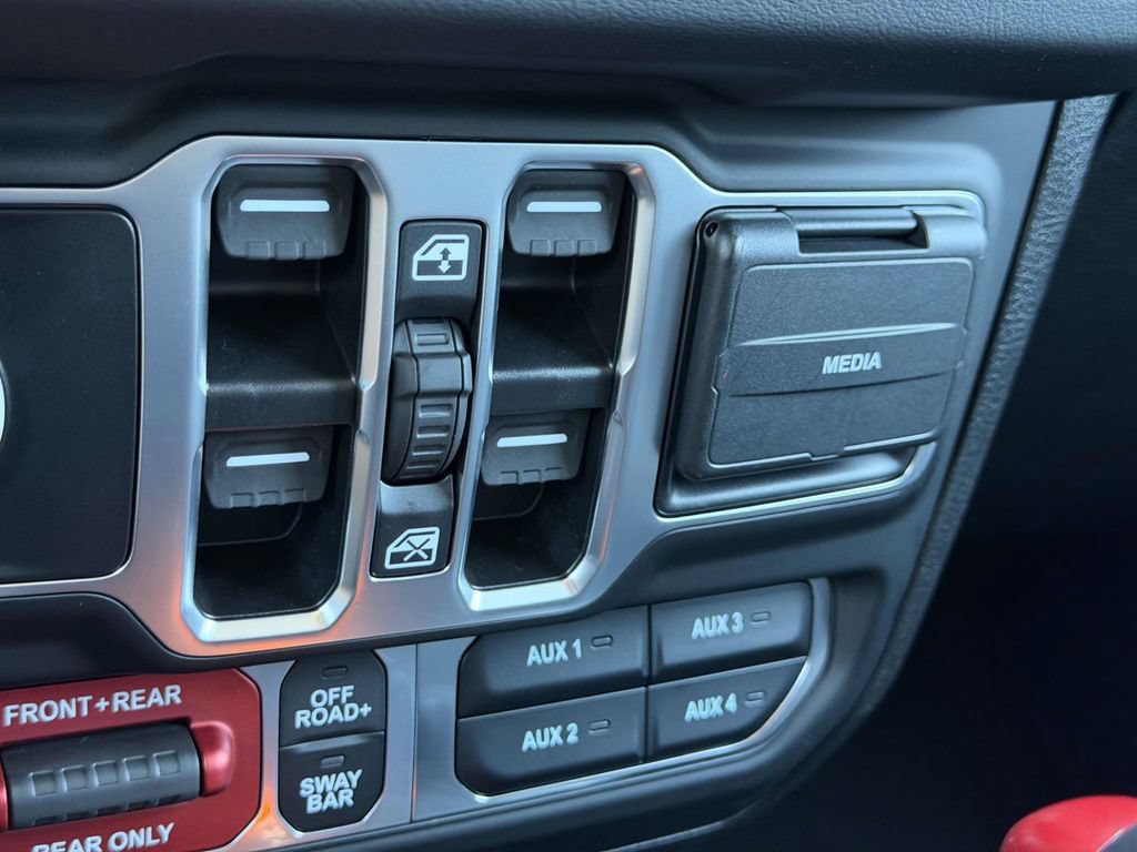 Used 2025 Jeep Wrangler Unlimited Rubicon w/ Safety Group AWD/4WD image 33