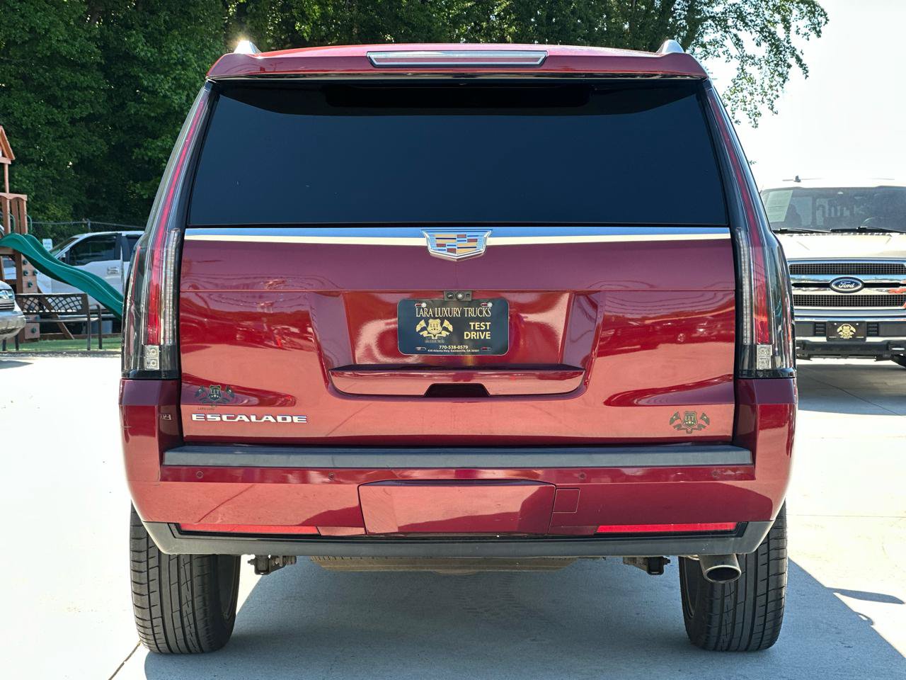 Used 2017 Cadillac Escalade Premium Luxury RWD image 6