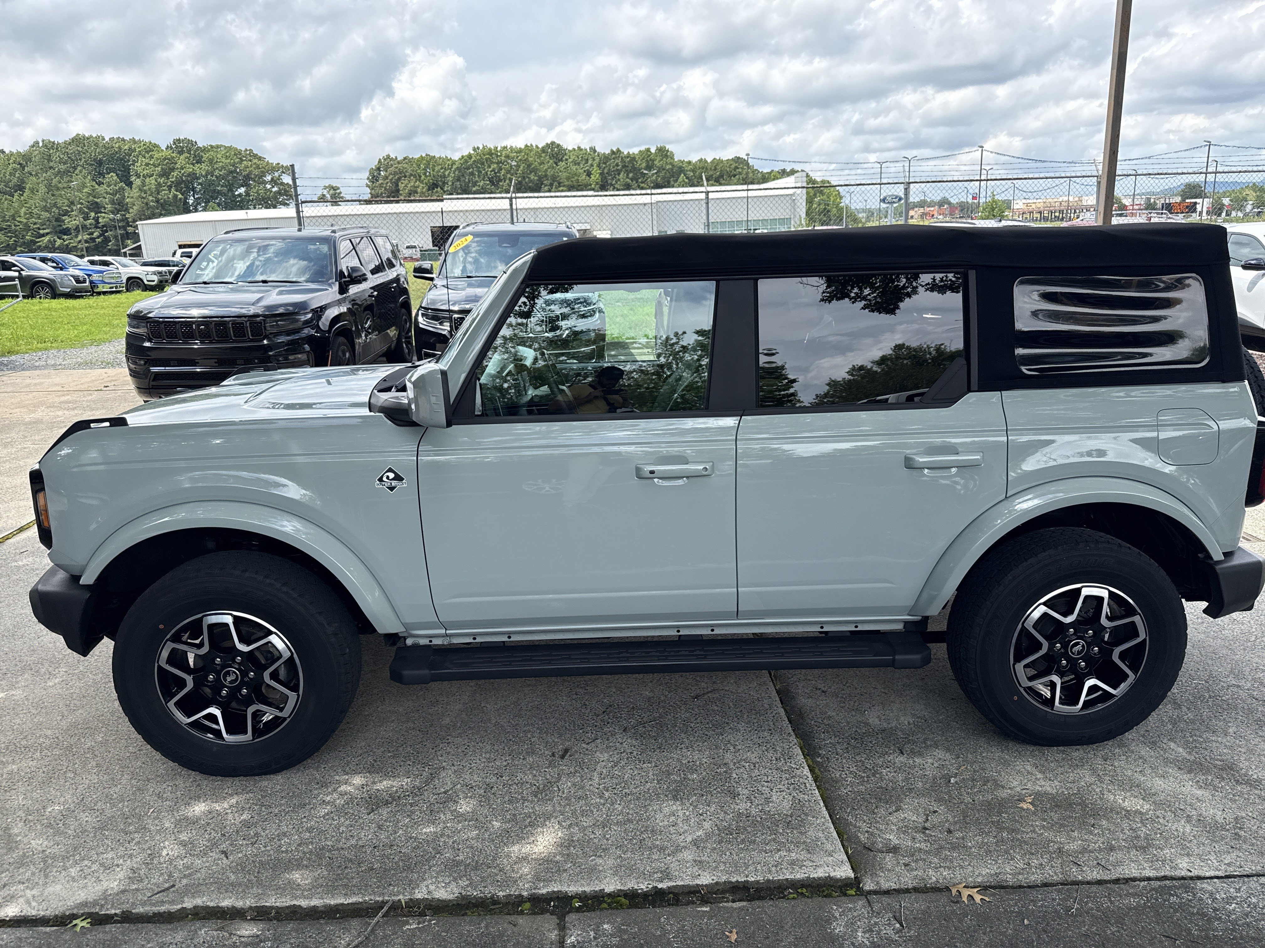 Used 2022 Ford Bronco Outer Banks AWD/4WD image 4