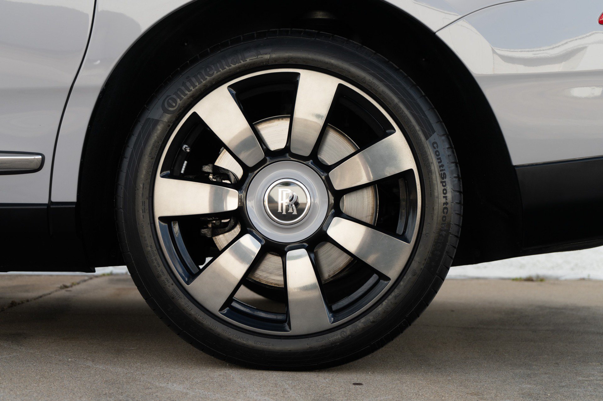 Used 2024 Rolls-Royce Cullinan AWD/4WD image 35