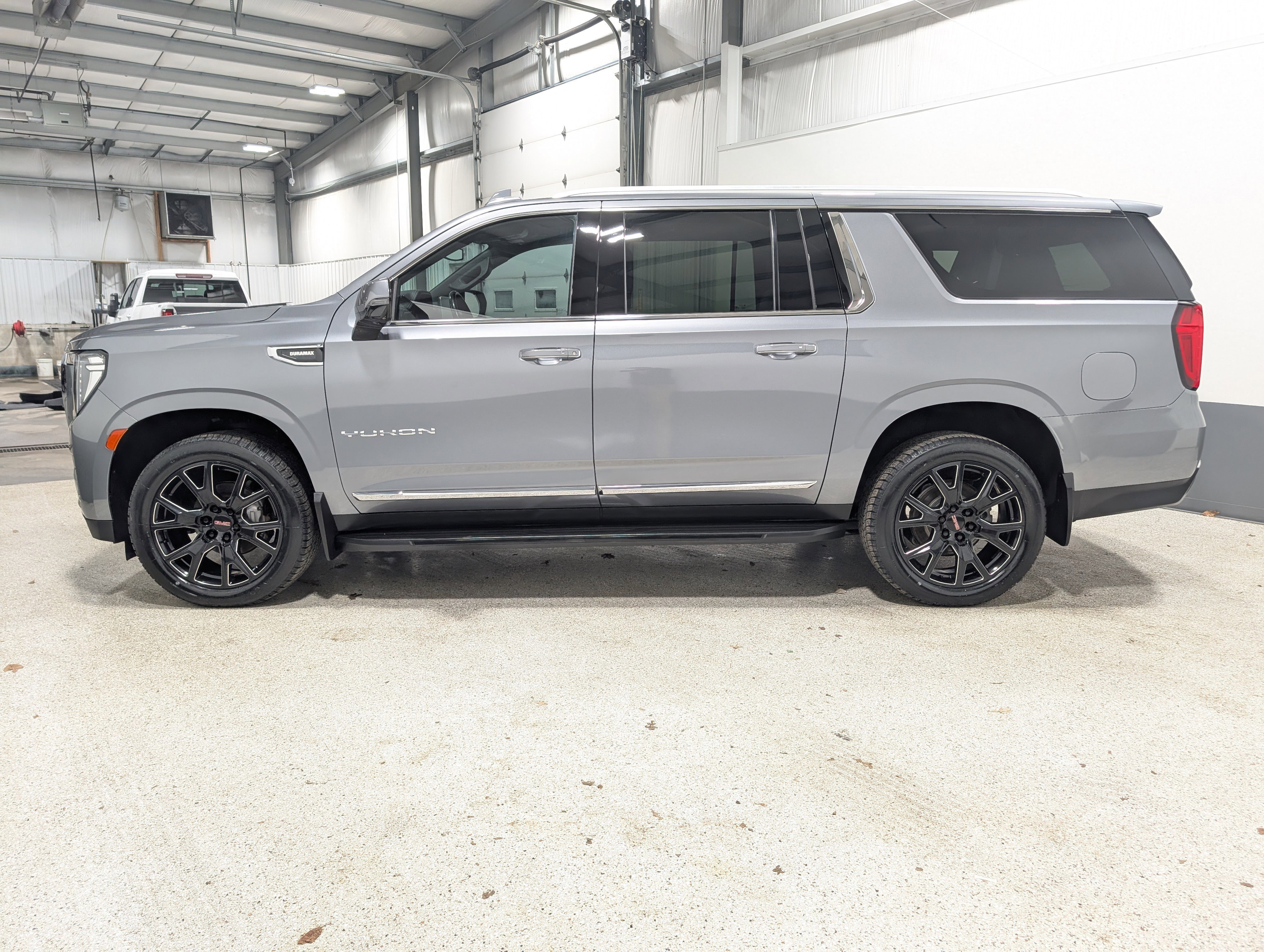 Used 2021 GMC Yukon XL SLT image 6