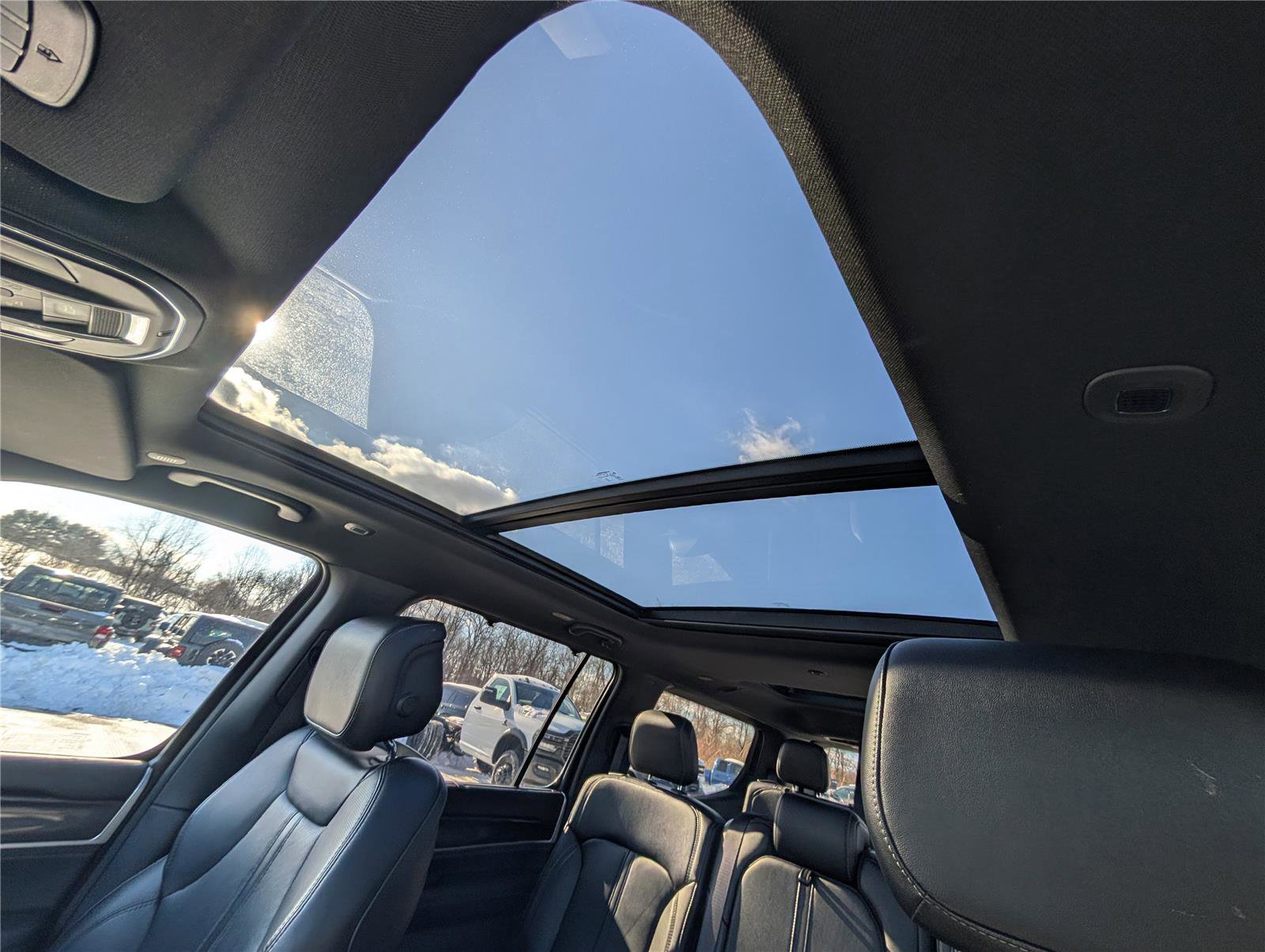 Used 2024 Jeep Wagoneer 4WD w/ Premium Group I image 29