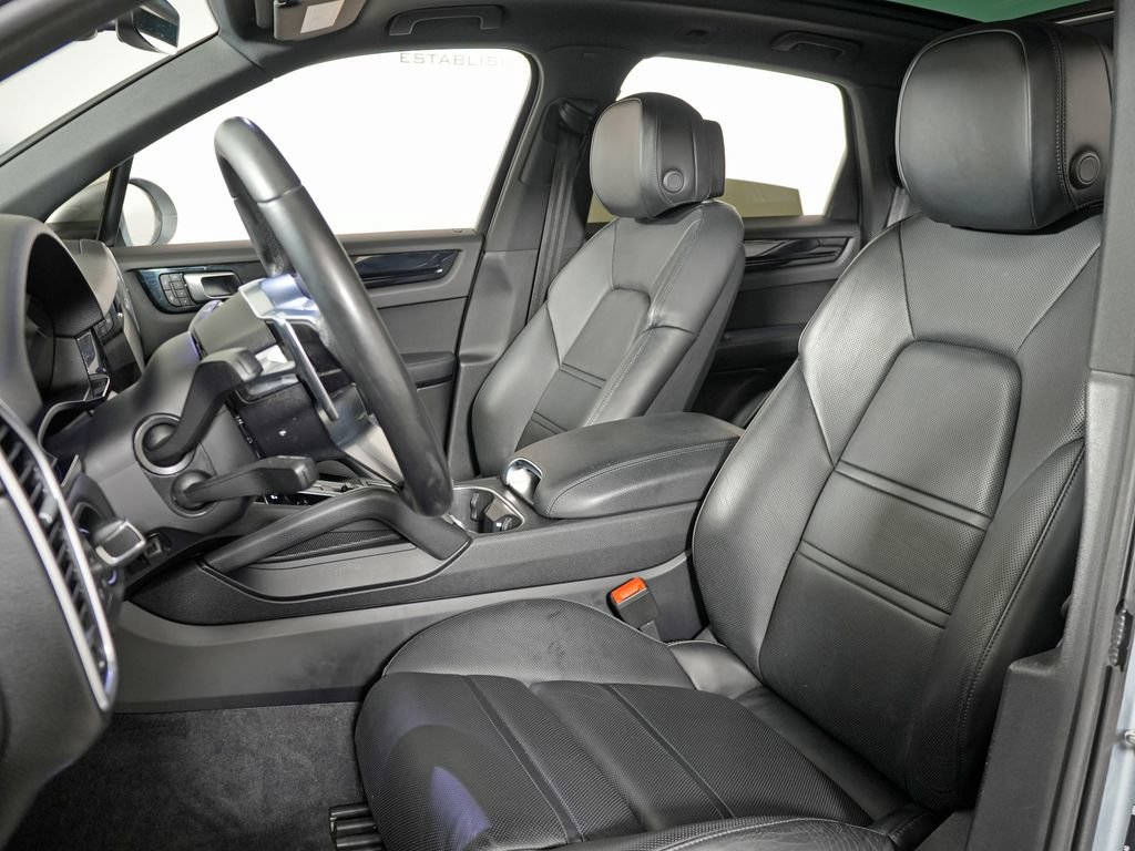 Certified 2023 Porsche Cayenne AWD/4WD image 5
