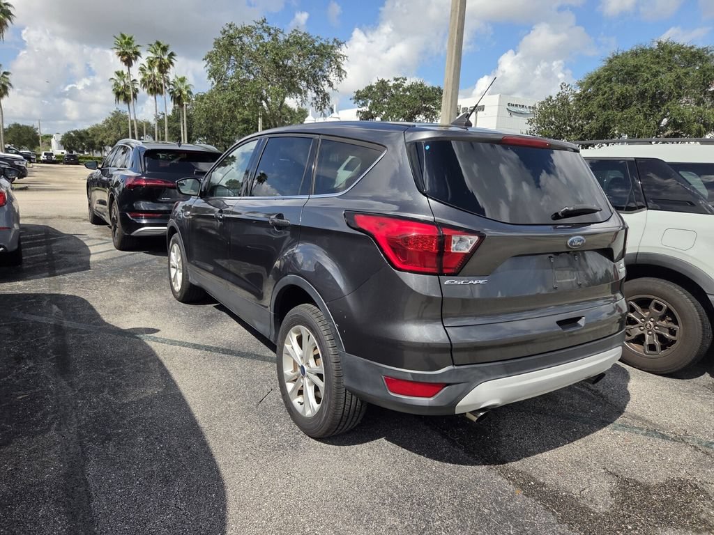 Used 2019 Ford Escape SE FWD image 4