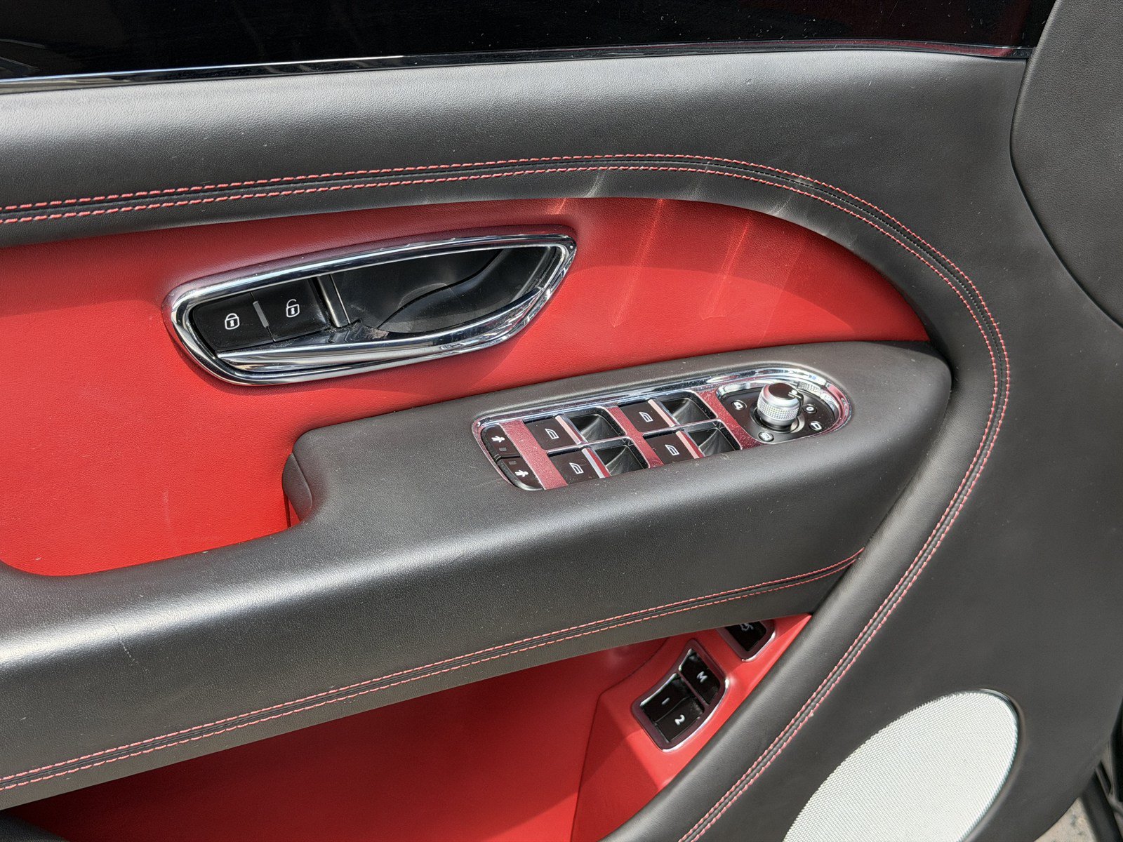 Certified 2023 Bentley Bentayga AWD/4WD image 14