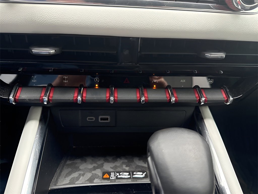 Used 2024 GMC Canyon AT4X image 25