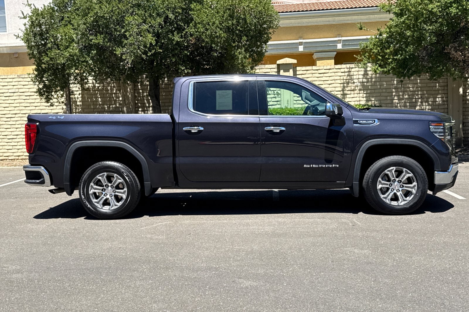 Used 2025 GMC Sierra 1500 SLT AWD/4WD image 3