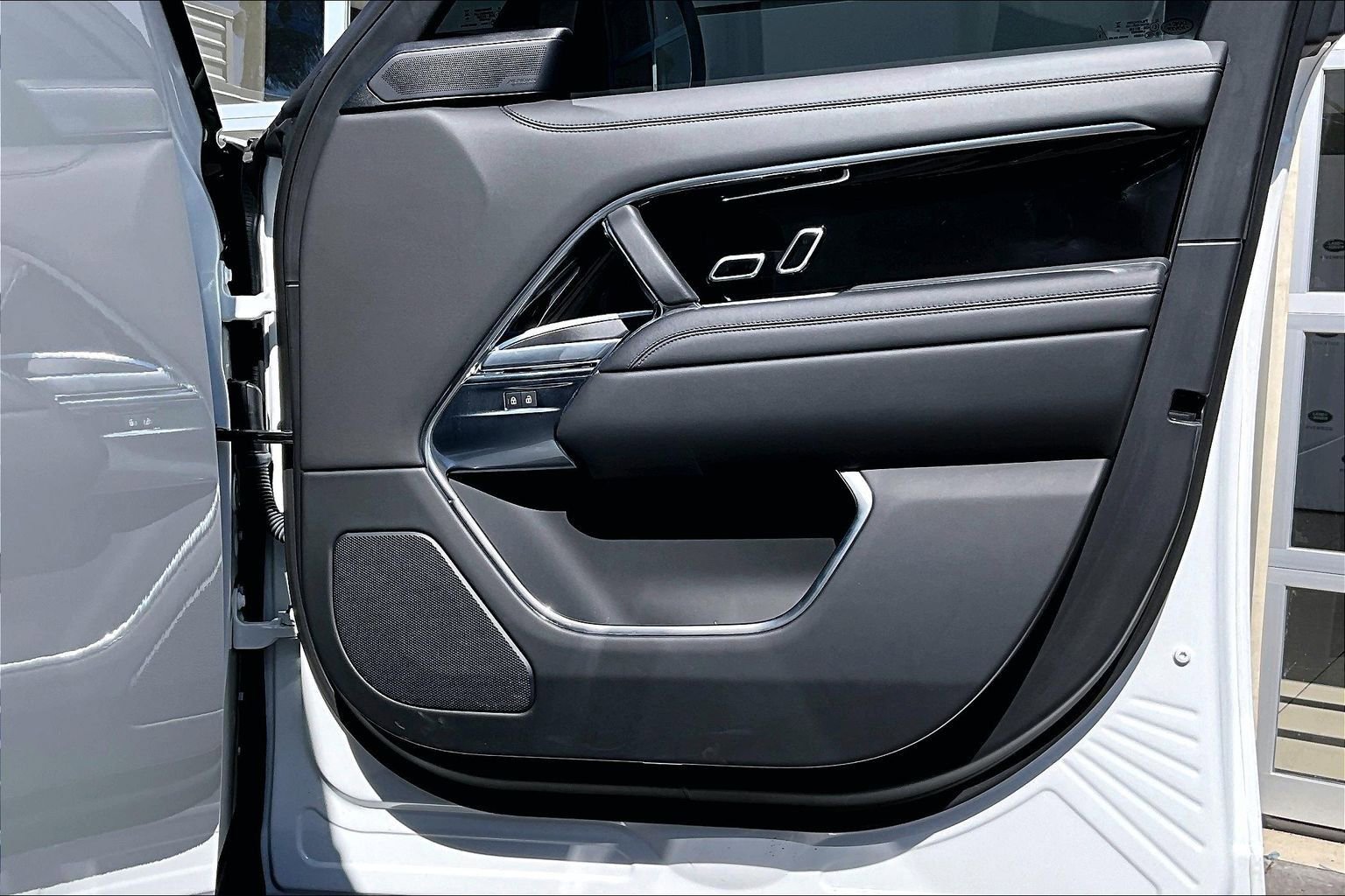 Used 2024 Land Rover Range Rover SE image 23