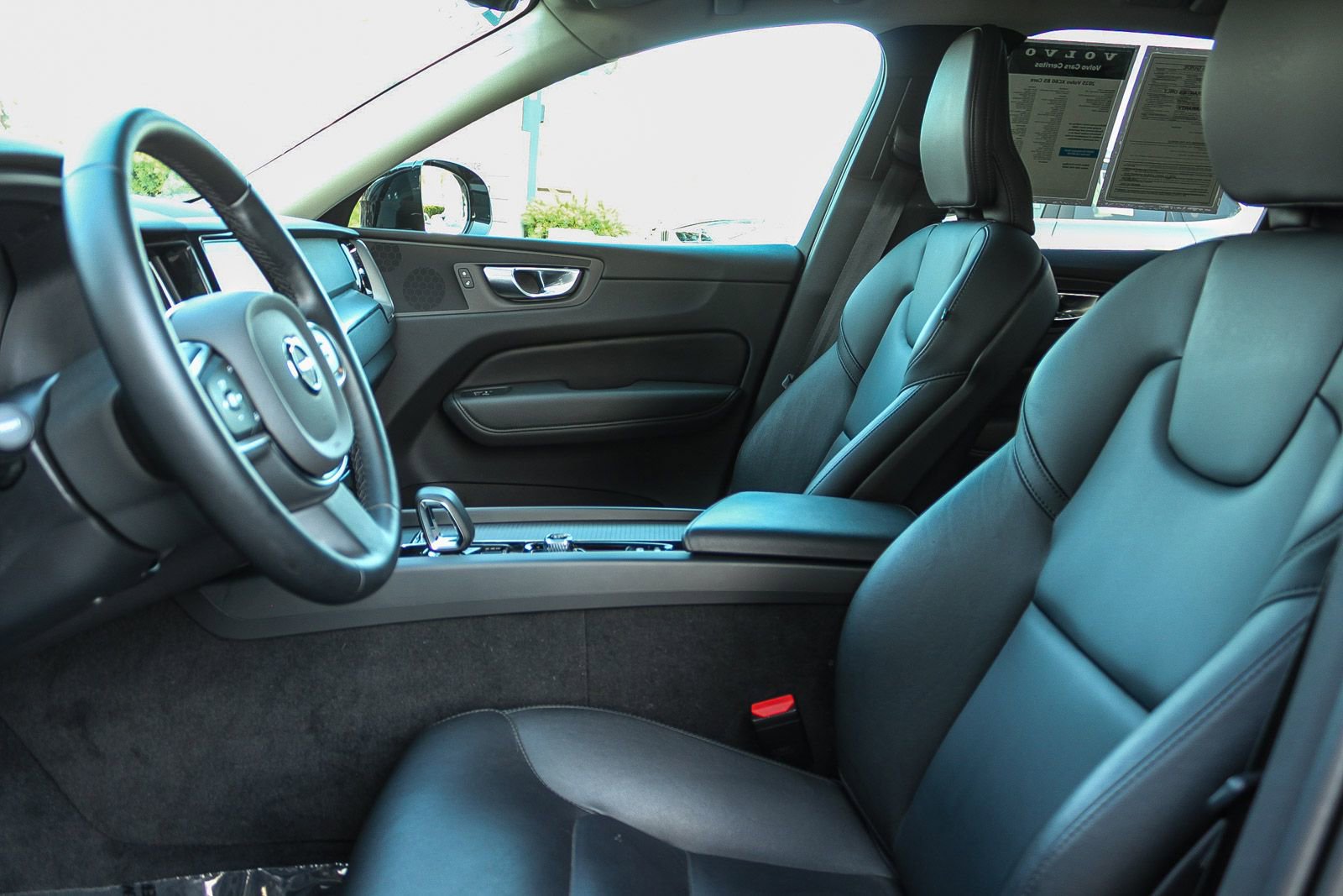 Used 2025 Volvo XC60 B5 Core AWD/4WD image 18
