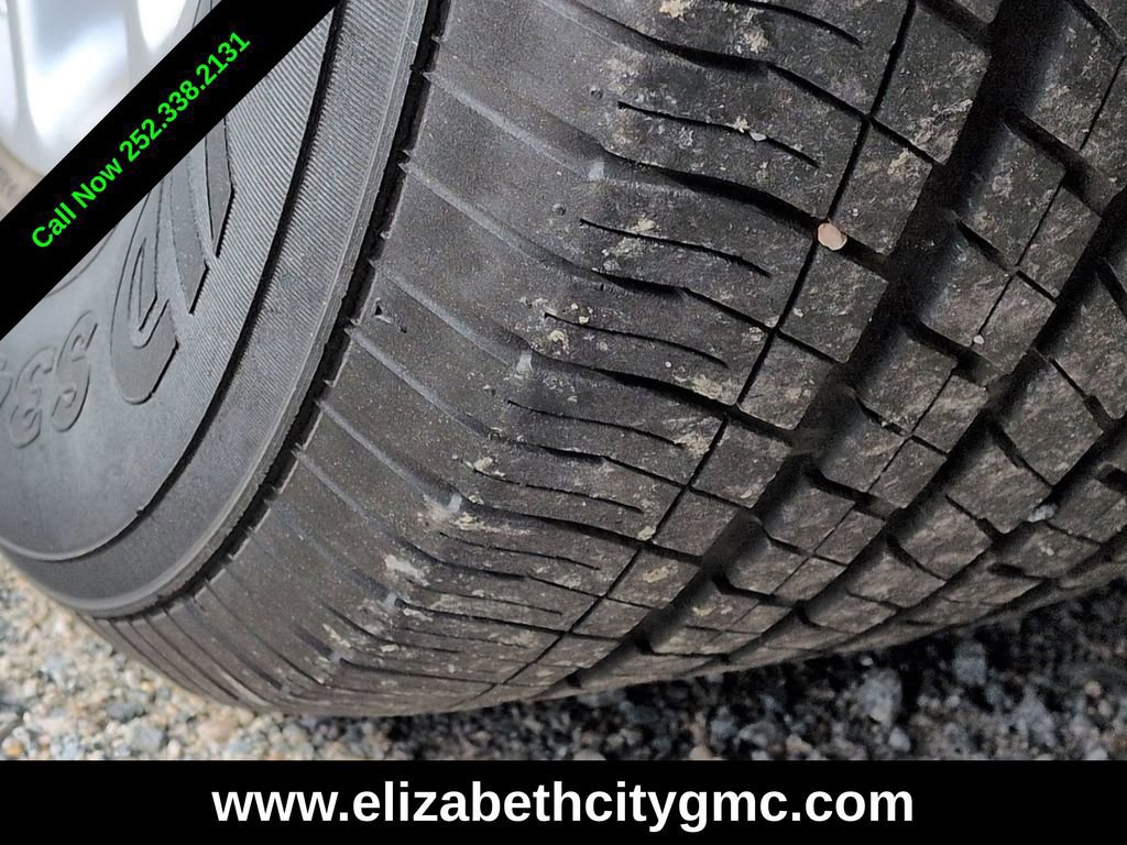 Used 2023 Chrysler Pacifica Touring-L FWD image 13