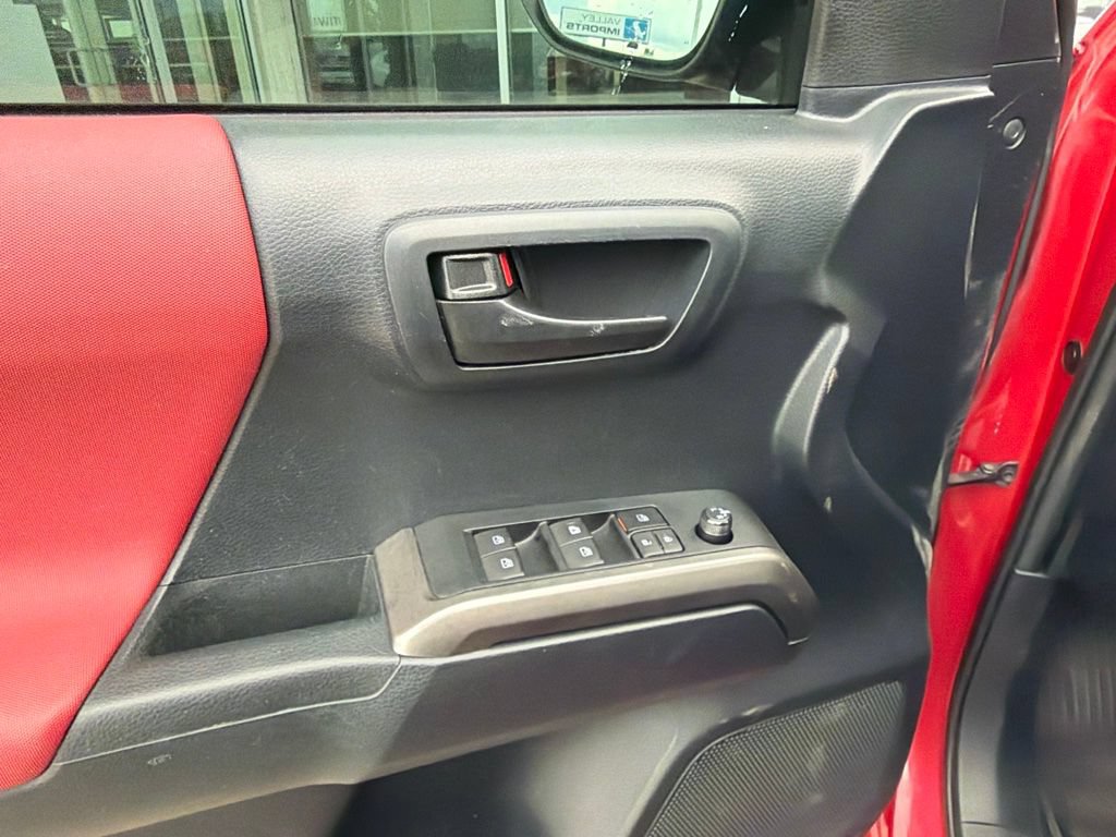 Used 2019 Toyota Tacoma SR5 RWD image 11